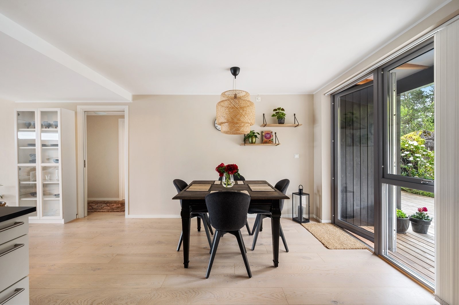 Plass til spisebord eller annet møblement. Galleribilde