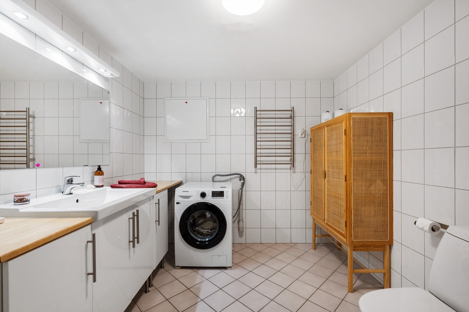 Helfliset bad med varme i gulv. Galleribilde