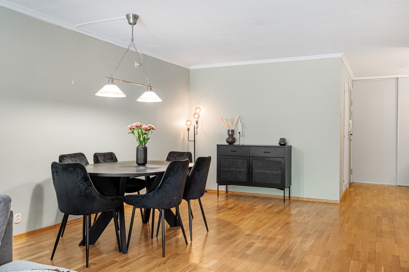 God plass til stor spisegruppe - ideelt for å samle venner og familie til hyggelige sammenkomster. Galleribilde