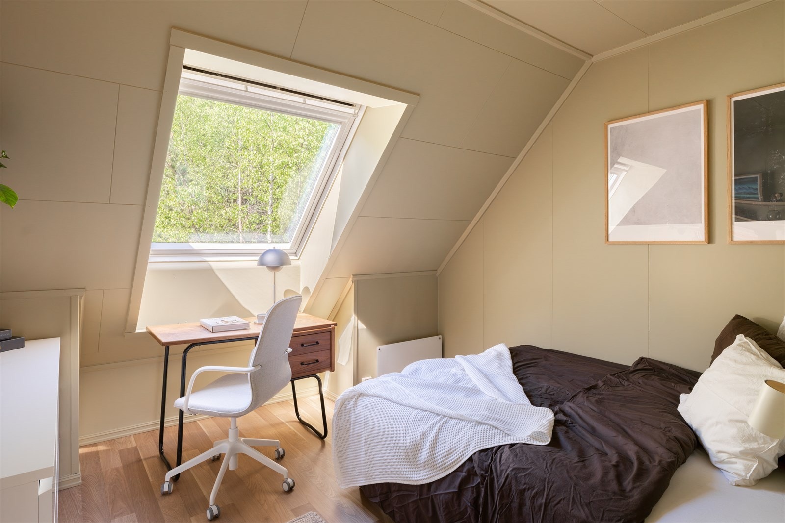 Boligens andre soverom egner seg fint som gjesterom, barnerom eller kontor. Galleribilde