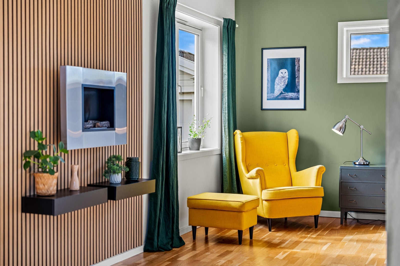 Stuen har en lun atmosfære og gode innredningsmuligheter. Galleribilde