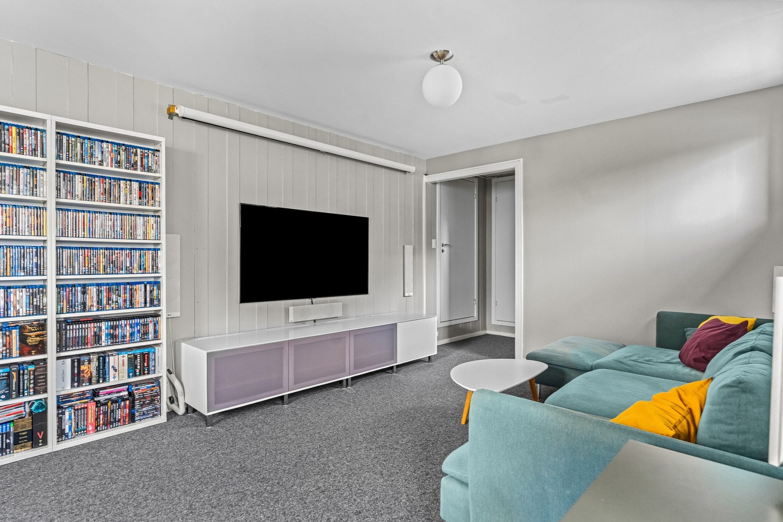 Praktisk oppholdsrom med flere innredningsmuligheter etter behov. Galleribilde