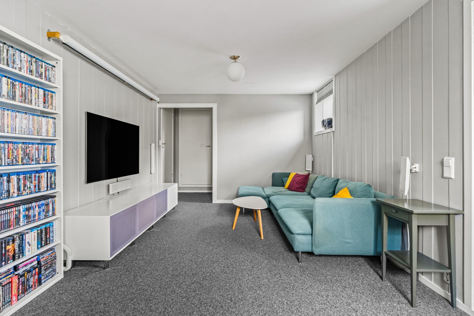 Hyggelig TV-stue med fleksible bruksmuligheter, perfekt som ekstra oppholdsrom for familien. Galleribilde