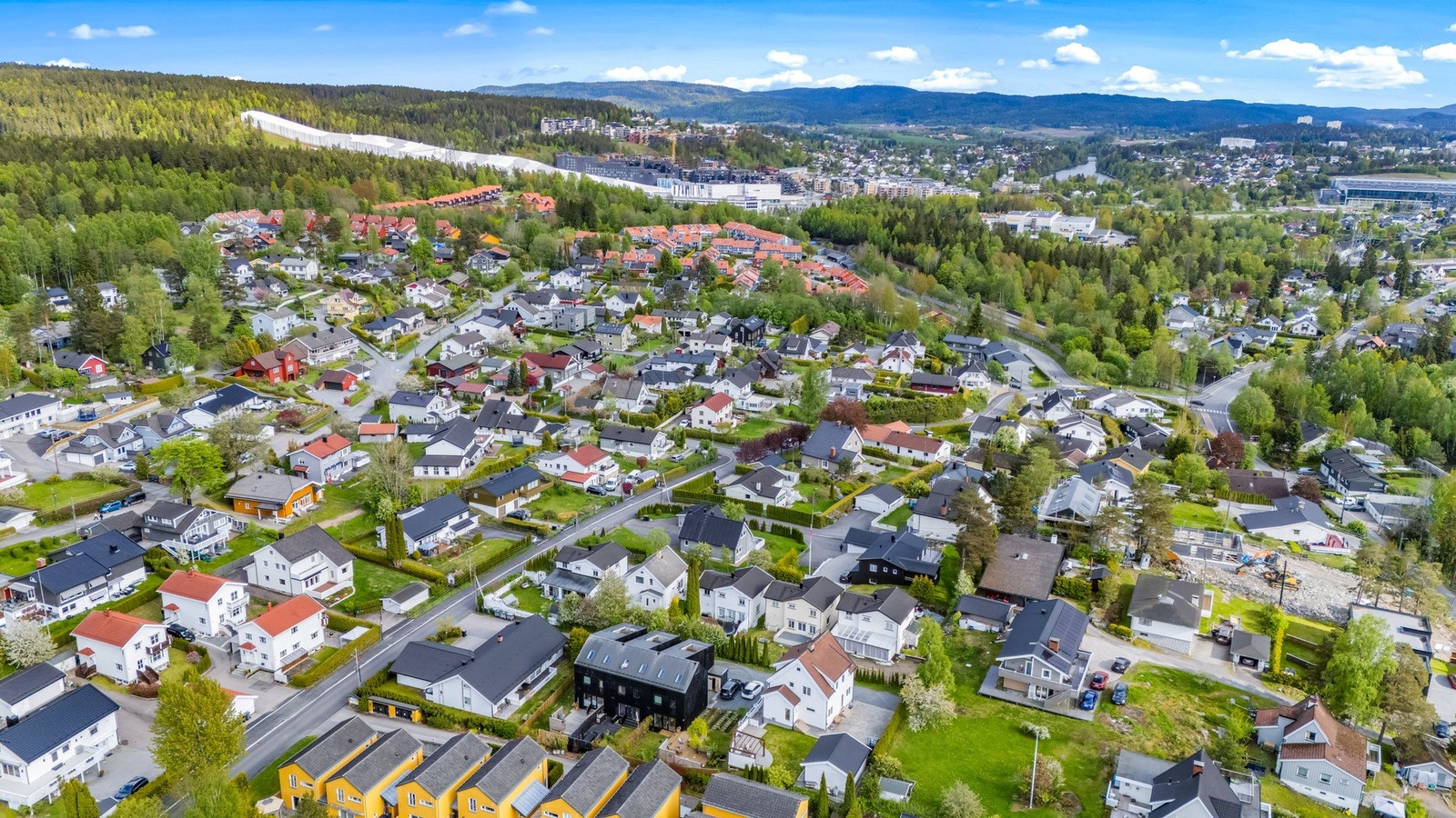 Området er populært blant barnefamilier på grunn av sin kombinasjon av natur, trygghet og tilgjengelighet. Galleribilde