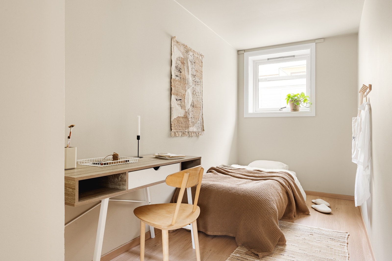 Planløsningen gir en følelse av mer plass enn størrelsen skulle tilsi og gjør boligen godt tilpasset både førstegangskjøpere, studenter og par. Galleribilde
