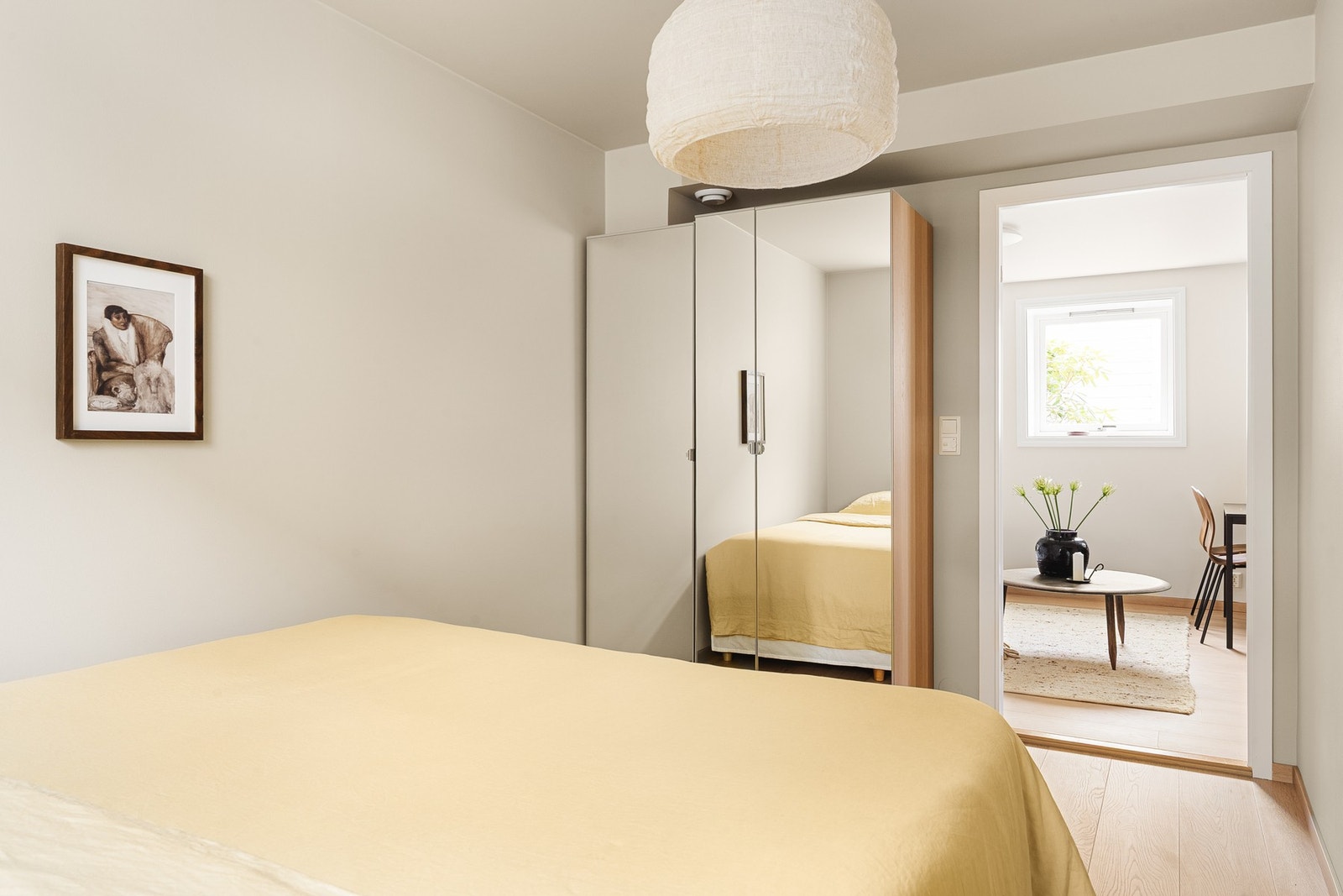 Rommene har plass til seng og garderobeløsning, og den fleksible planløsningen gjør at det ene rommet også egner seg godt som kontor, gjesterom eller barnerom. Galleribilde
