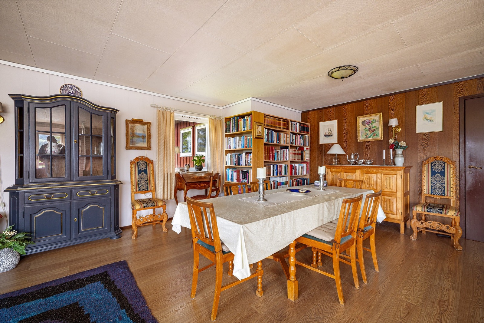 I stueområdet er det god plass til å innrede med både spisegruppe og salong. Galleribilde