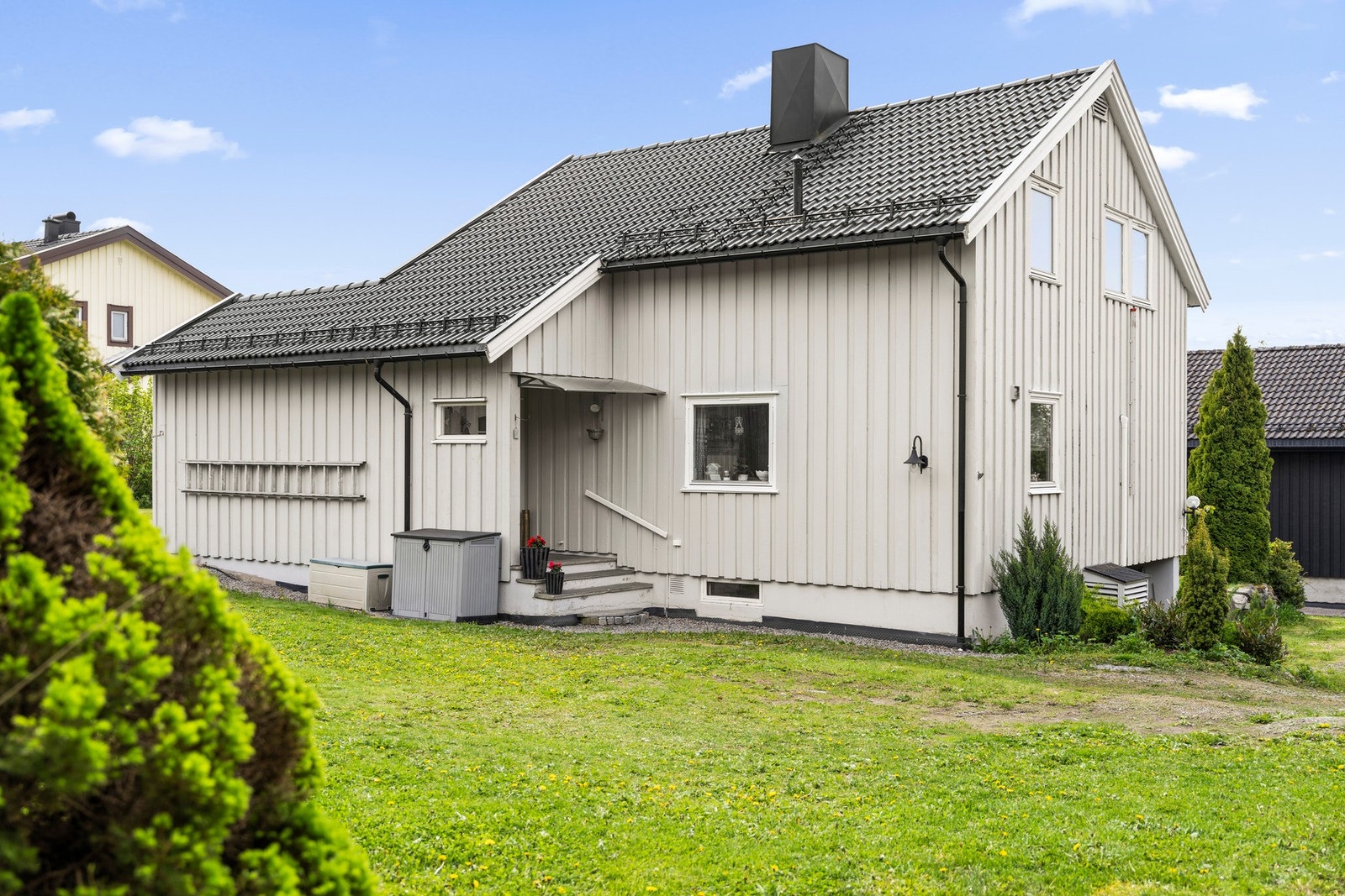 Familievennlig bolig med praktisk planløsning over tre plan. Galleribilde