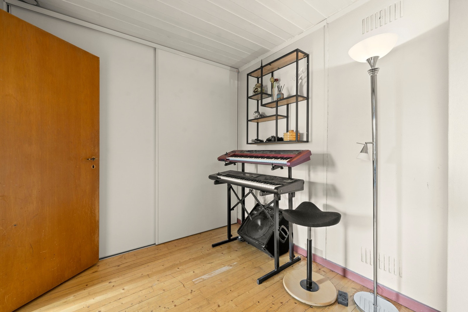 all-in-room med god lagrinsmuligheter Galleribilde