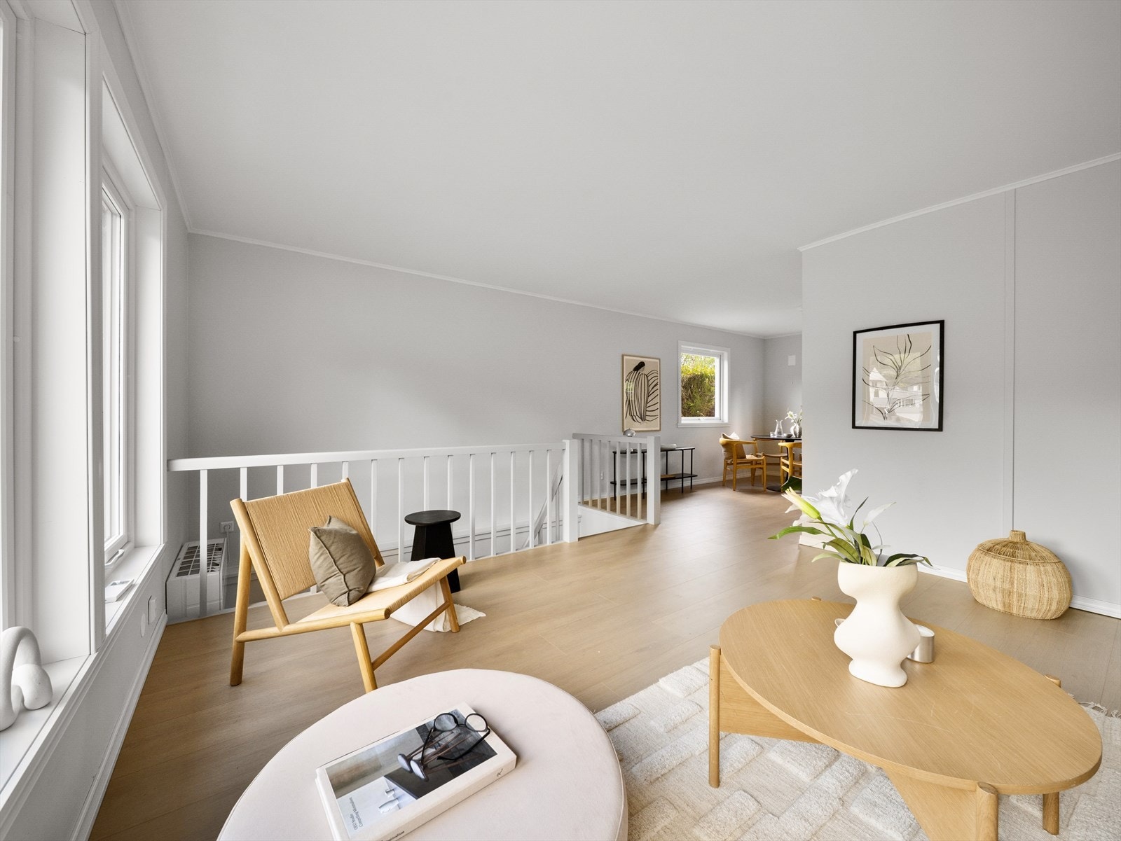 Stuen har lysmalte overflater. Galleribilde