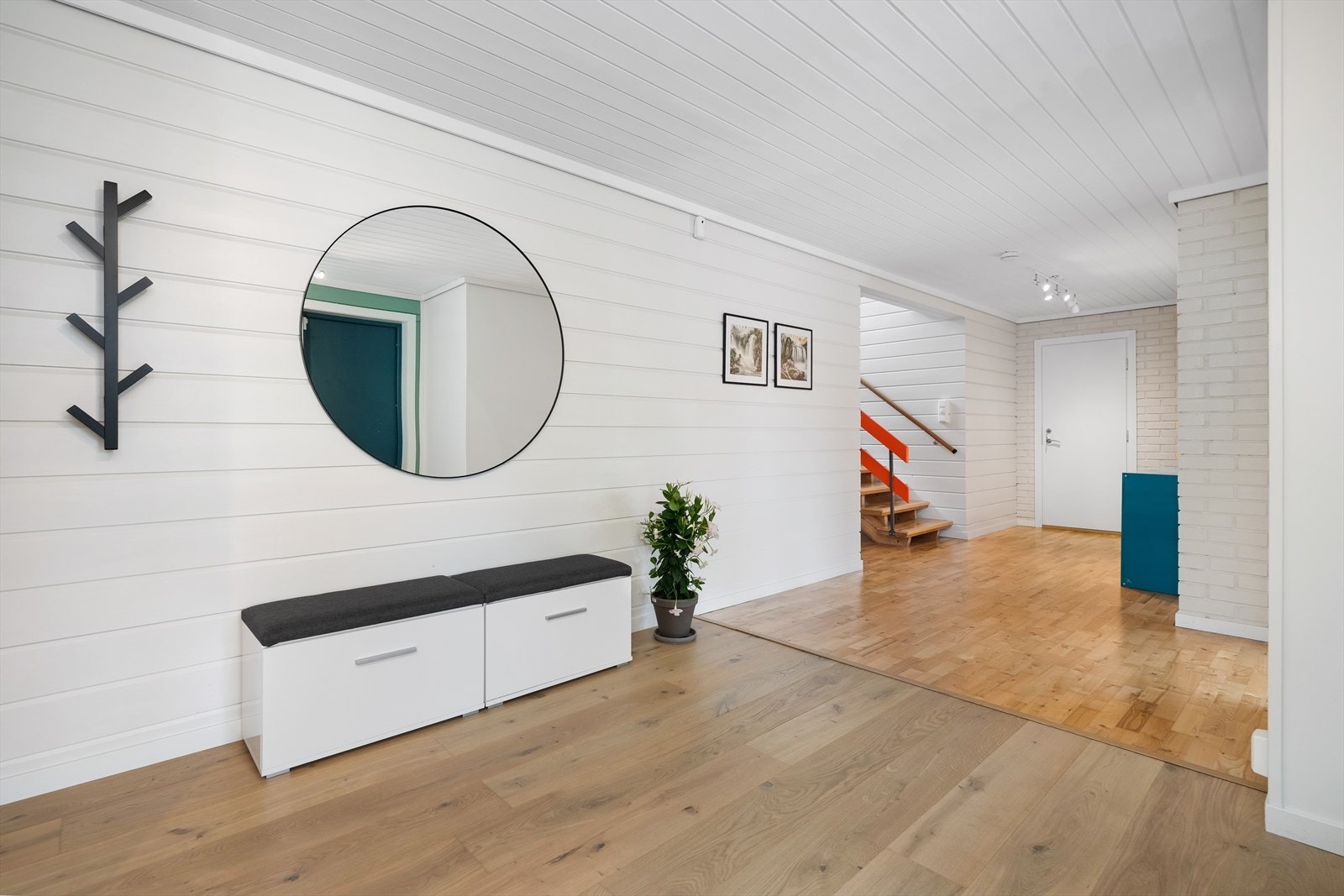 Romslig hall med flere bruksmuligheter. Galleribilde