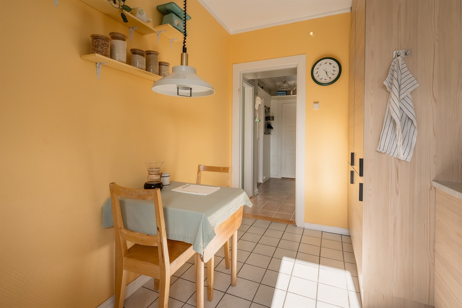 Fin plass til en mindre spisegruppe hvor man kan nye frokosten Galleribilde