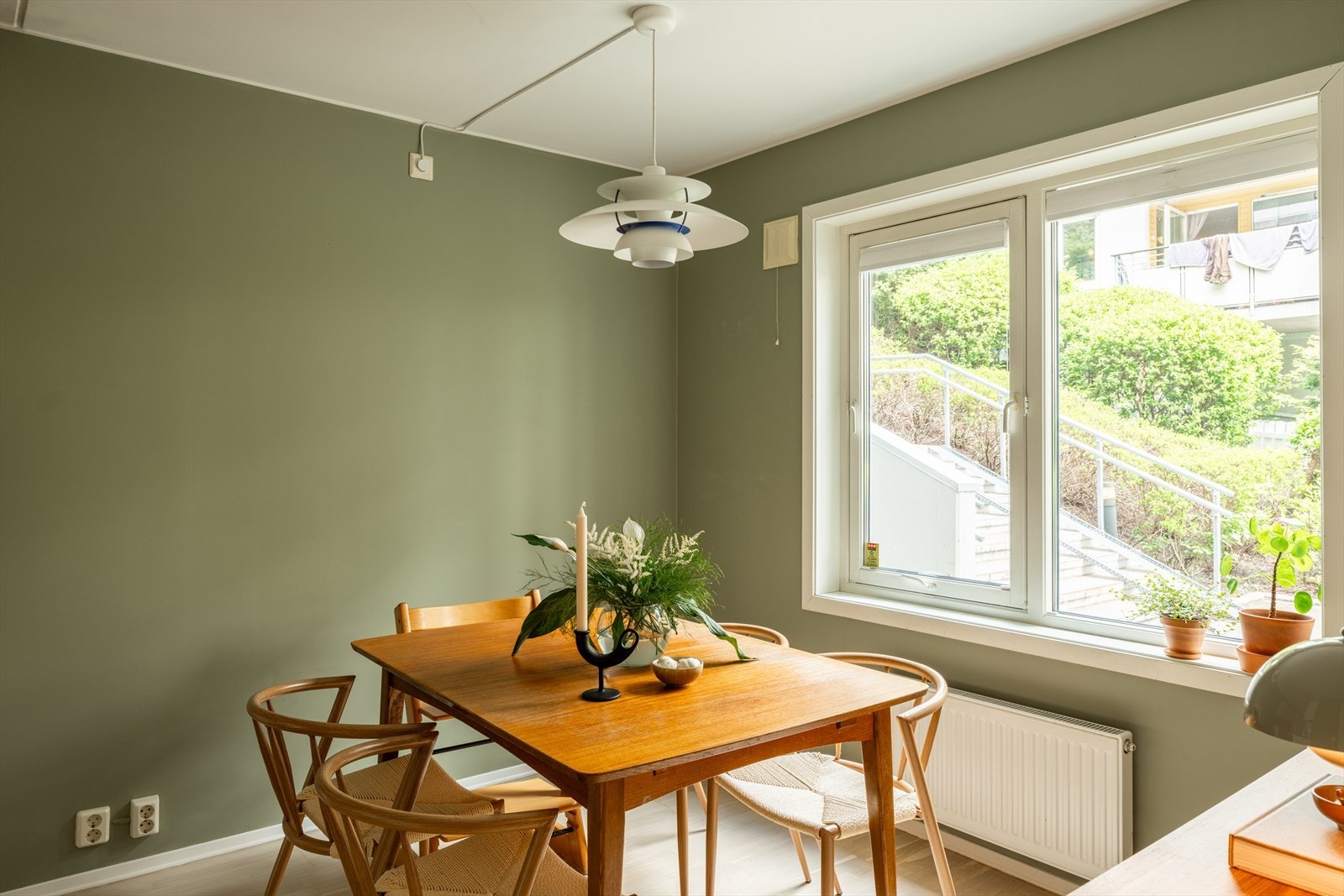 Her kan du invitere til hyggelige middagsselskaper samt spise frokost med familien om morningen. Galleribilde