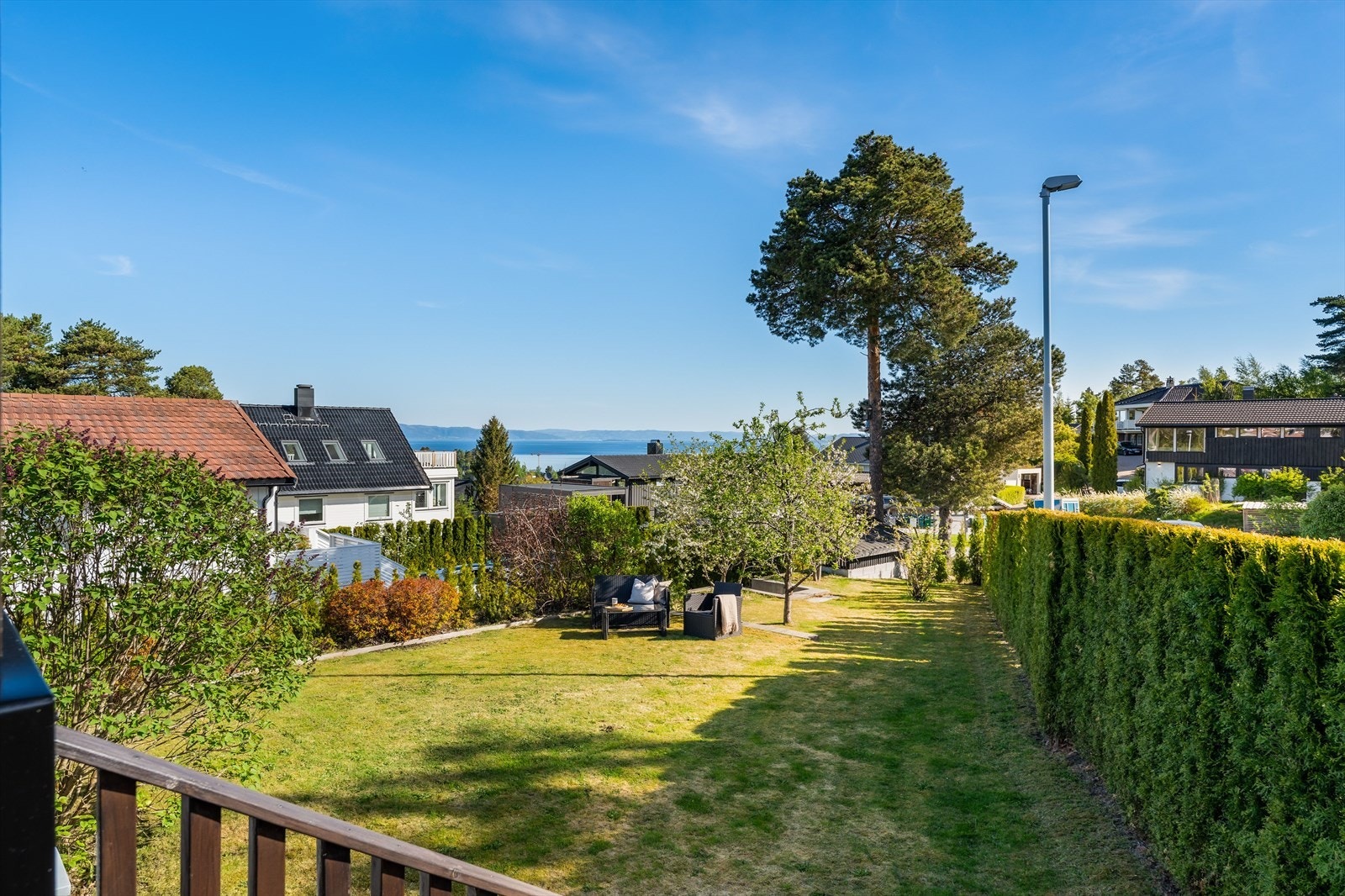 Hagen er frodig og solrik med gode bruksmuligheter for både store og små. Galleribilde