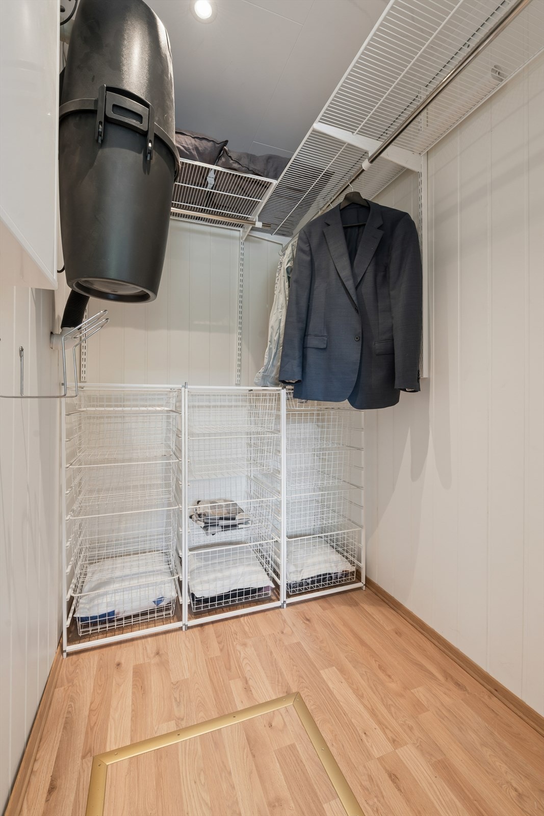 I tilknytning soverommet har du et meget praktisk walk-in-closet. Galleribilde