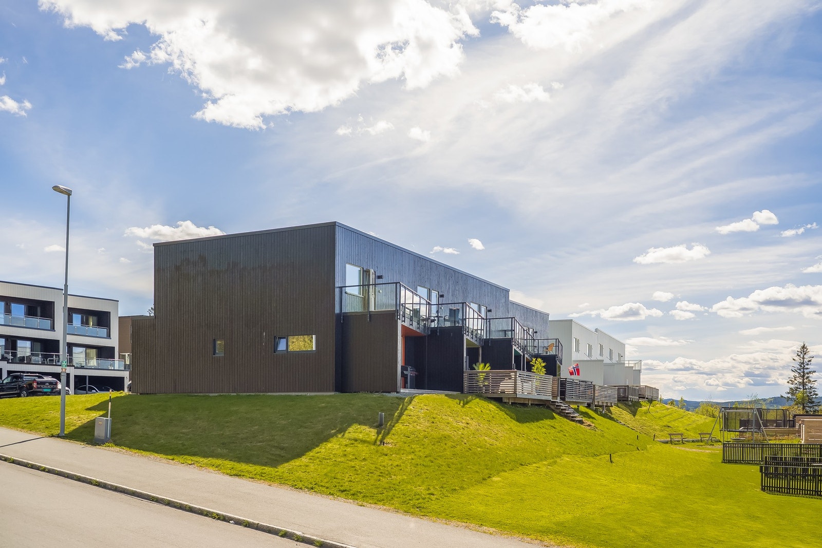 Selve området er et nyetablert boligfelt kun 3 km fra Stjørdal sentrum. Området er godt gjennomført med flotte lekeplasser, egen kunstgressbane og barnehage i feltet. Galleribilde