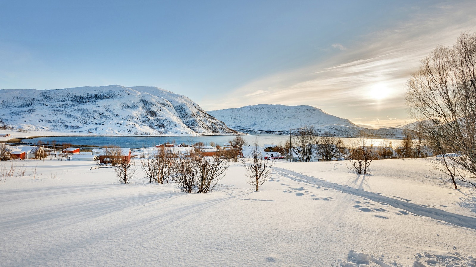 På vinteren er det mulighet å parkere nede ved veien og gå opp traktorveien. Galleribilde