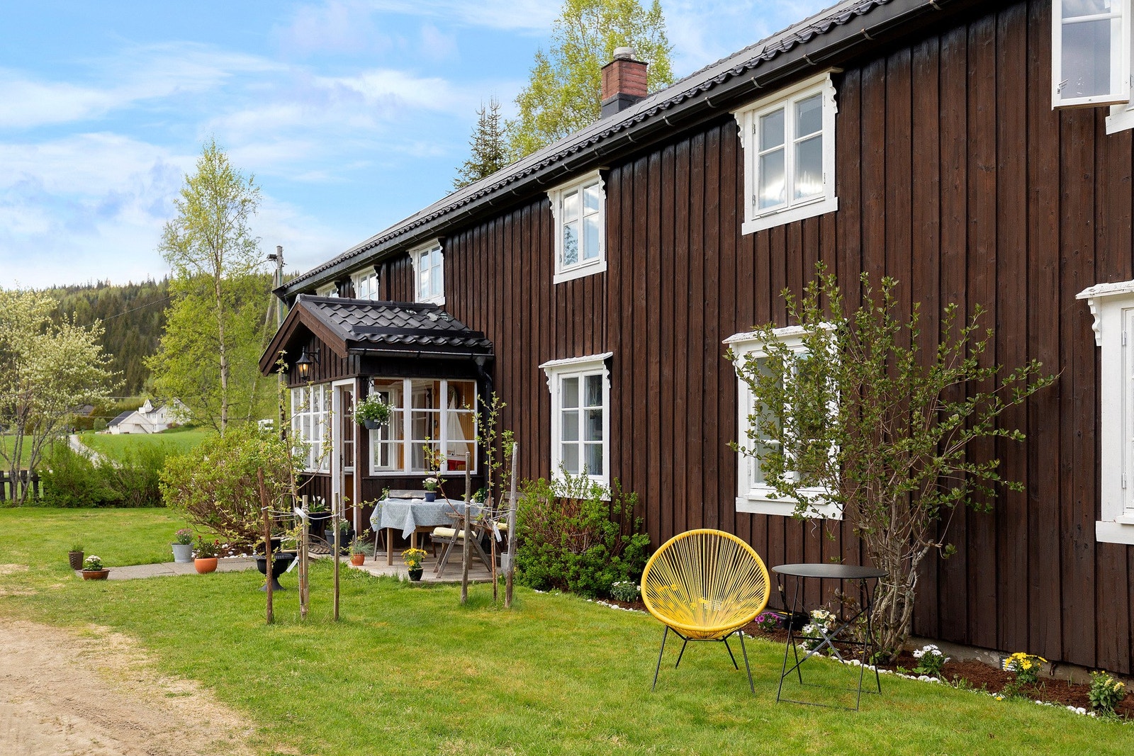 Det er utført en god del overflateoppussing, endret rominndeling i 2. etg., samt at det er tilrettelagt bedre for utleie i ene delen av huset. Galleribilde
