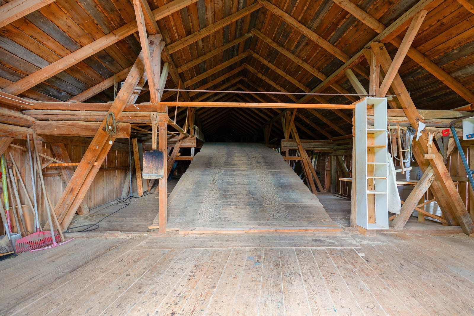 Låve. Galleribilde