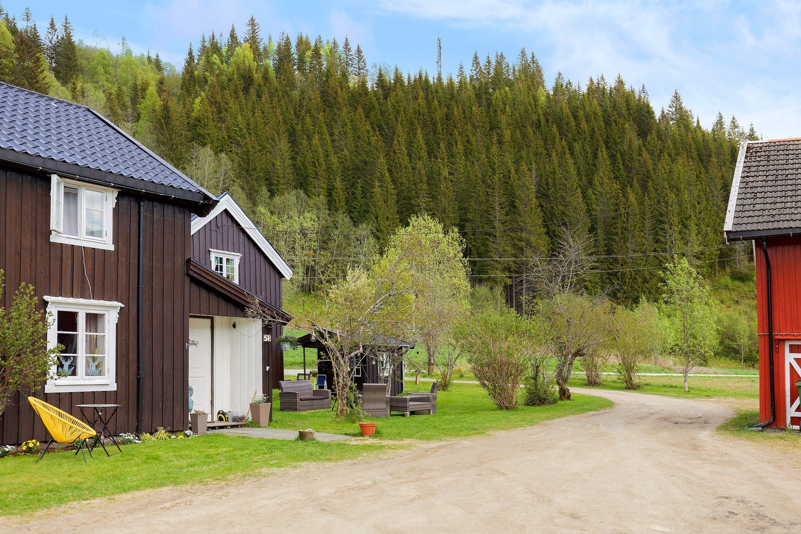 Inngang utleiedel. Galleribilde