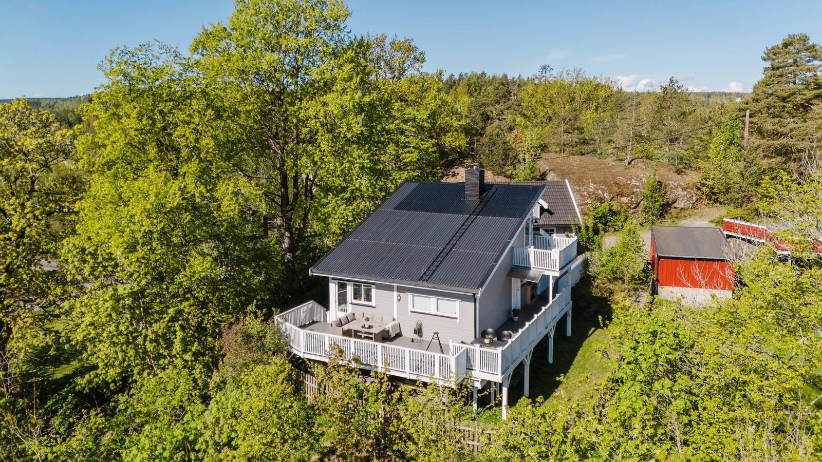 Dronebilde av huset Galleribilde