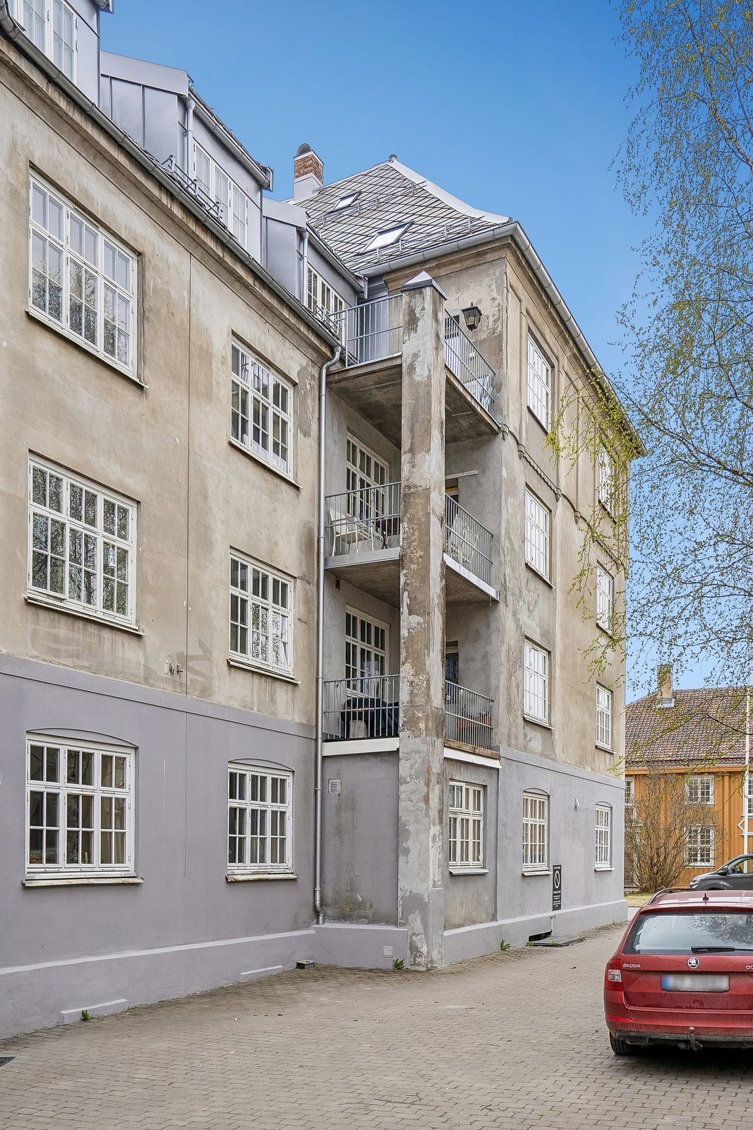 Leiligheten har en nydelig beliggenhet i Erling Skakkes gate, med kort veg til det meste Galleribilde