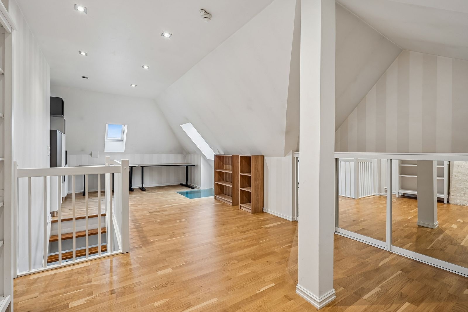 I boligens øverste etasje er det loftsstue som kan innredes på flere måter. Galleribilde