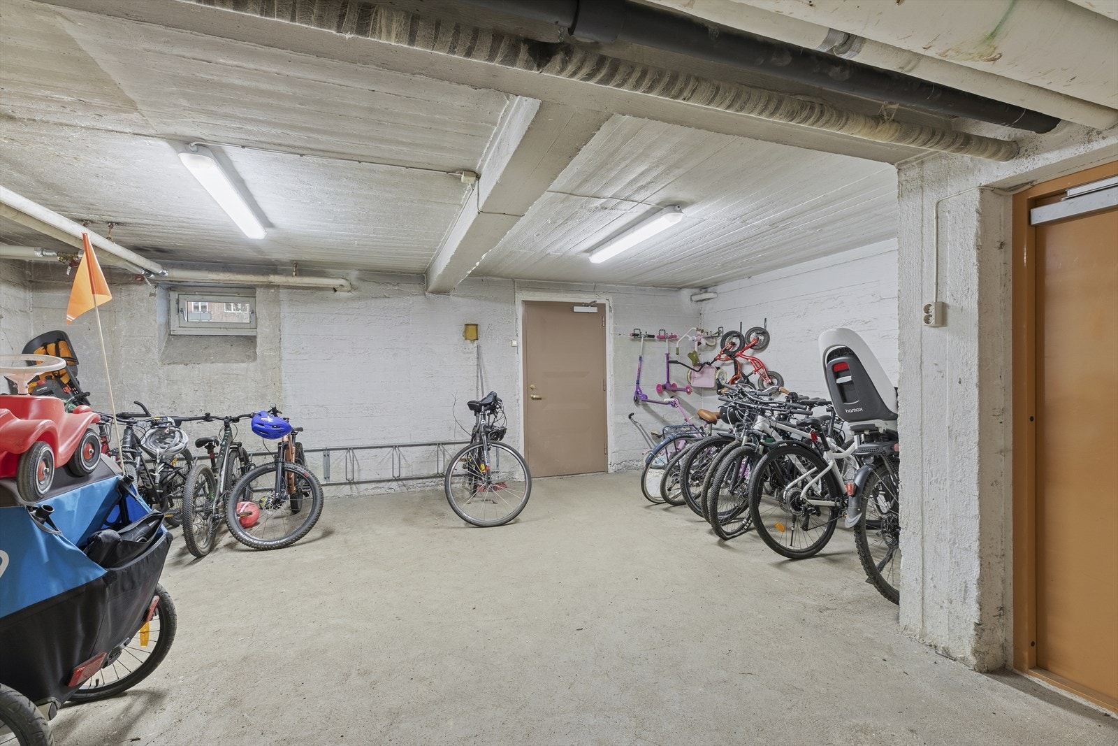 Hver oppgang har sin egen sykkelparkering innendørs Galleribilde