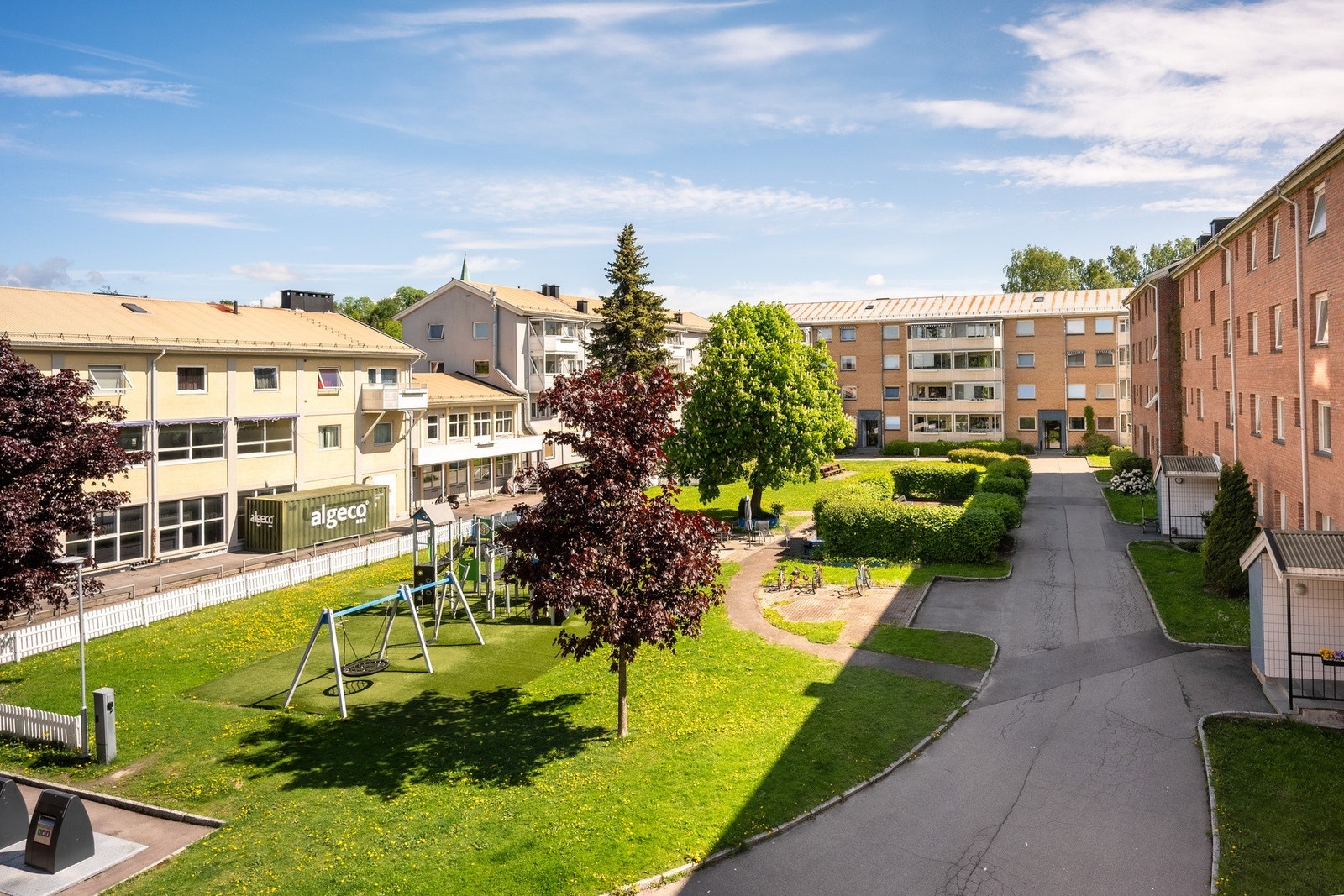 Borettslaget har flere uteområder som kan benyttes. Boligen ligger i et bilfritt tun. Galleribilde