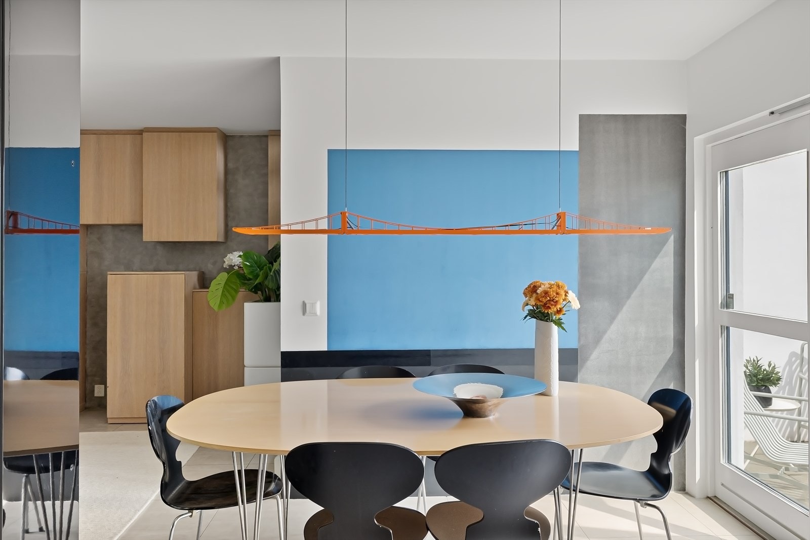 God plass til å dekke opp med langbord. Galleribilde