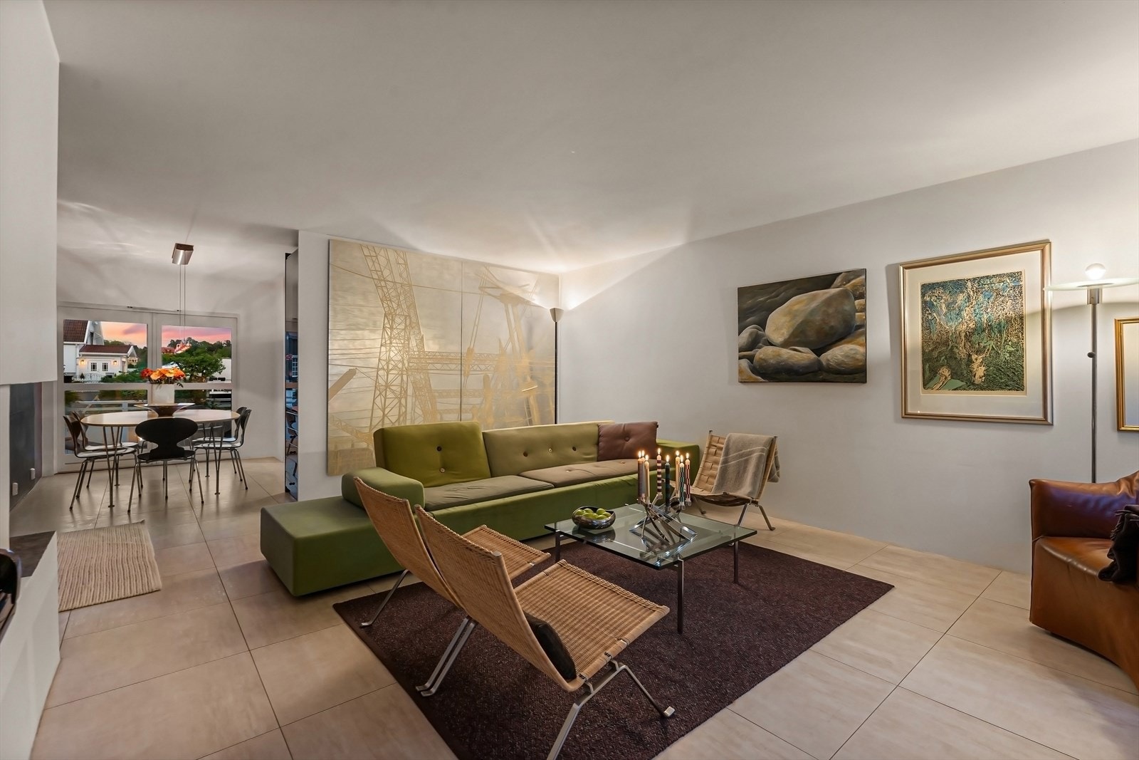 Kveldshimmel rett inn, også i første etasje. Galleribilde