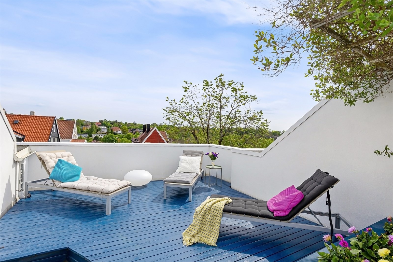 Takterrassen er på ca. 40 kvm med sol fra morgen til kveld. Galleribilde