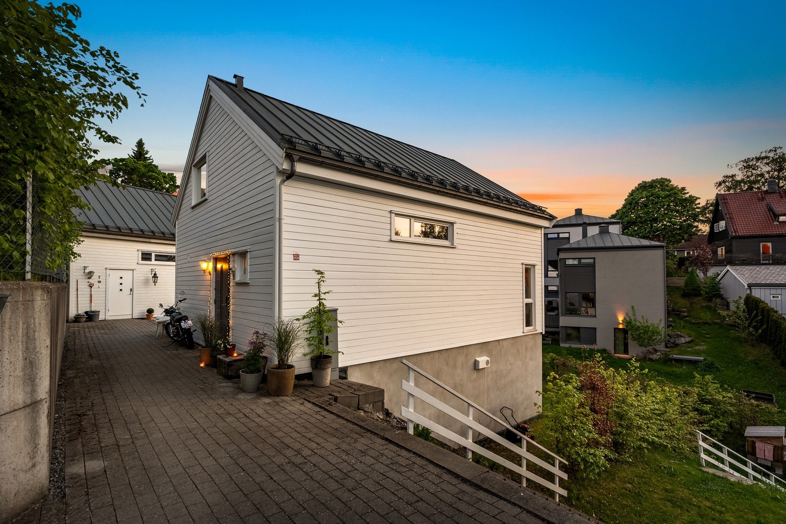 Det er felleskostnader på kun 1250 pr mnd som dekker vann, avløp og søppelhåndtering! Galleribilde