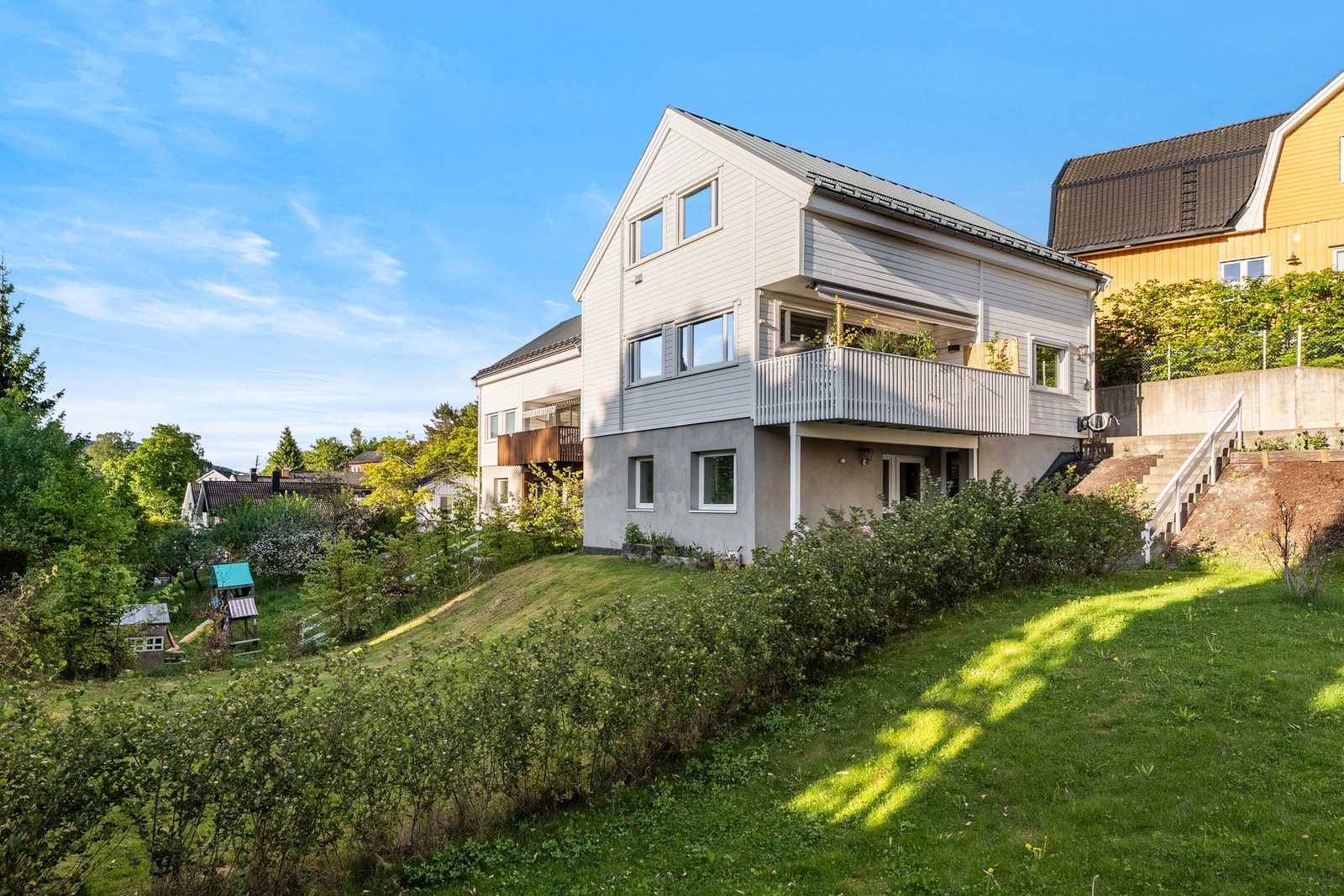 Velkommen til en fantastisk og sjelden mulighet i Furuset Allé 17E! Galleribilde