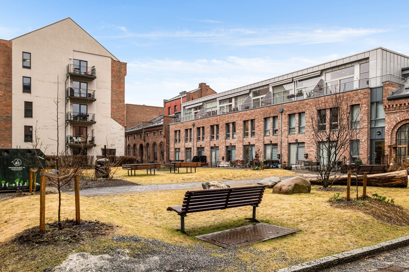 Det er lett å trives på Lilleborg - enten det er en morgenkaffe på en lokal café, en tur i badstuen, en rolig spasertur langs Akerselva eller liv i nabolaget på en solrik helgedag Galleribilde