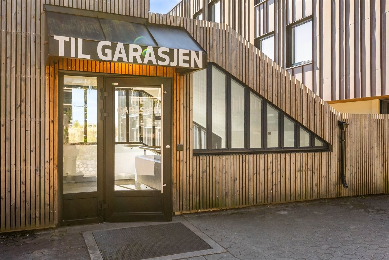 Direkte adkomst til felles garasjeanlegg fra bygget. Galleribilde