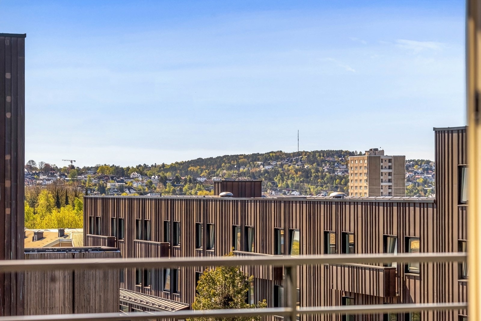 Fra leiligheten er det fin utsikt til Brynsåsen. Galleribilde