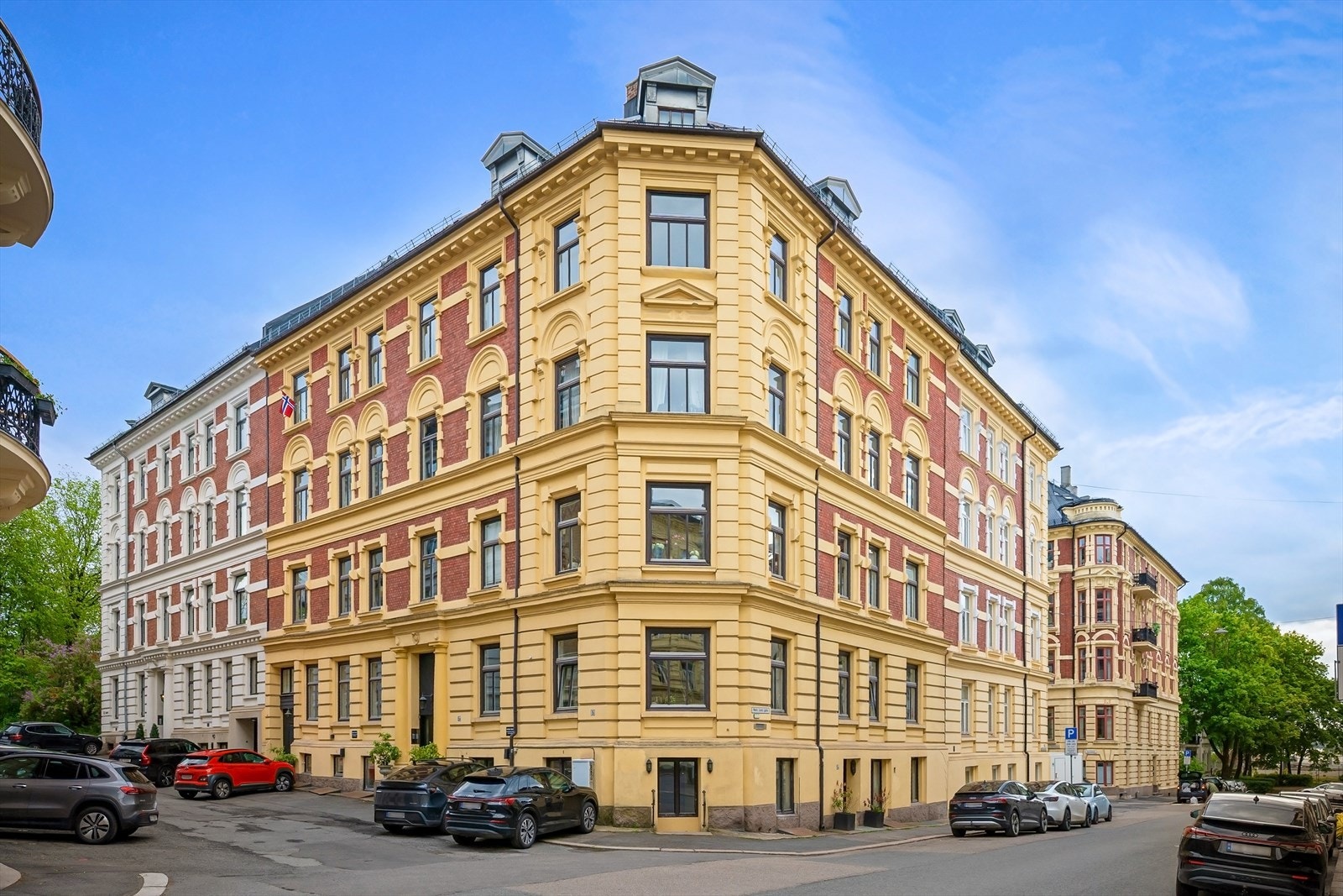 Klassisk bygård fra 1894 rett ved parken Tinkern. Populær og attraktiv beliggenhet på Skillebekk. Gangavstand til Frogner, Vika og Aker Brygge. Galleribilde
