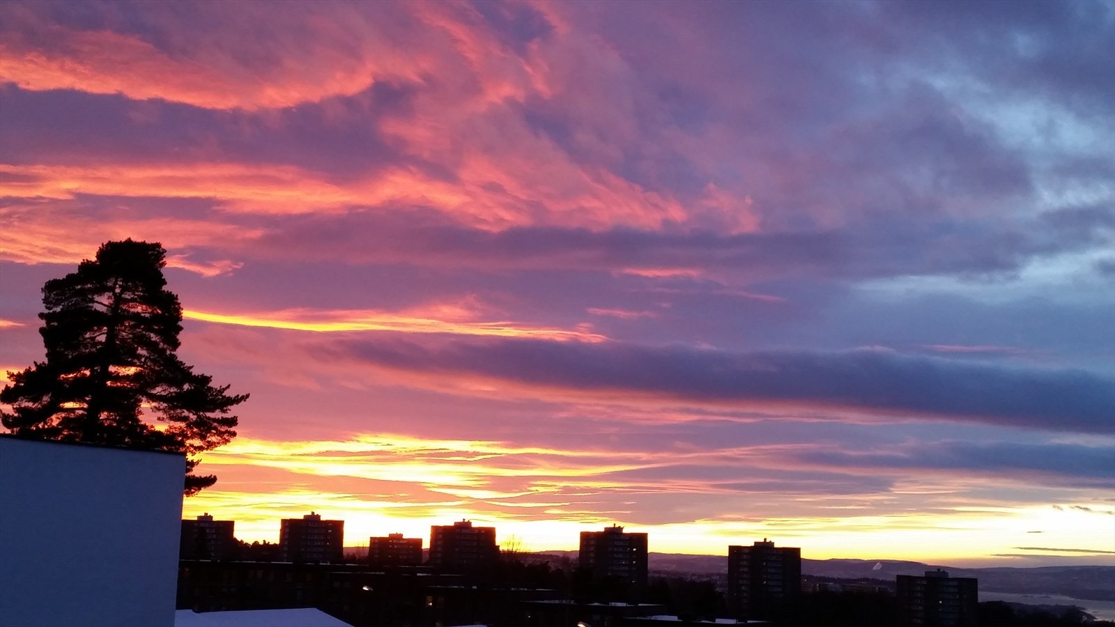 Bilde tatt av selger - En upåklagelig solnedgang Galleribilde