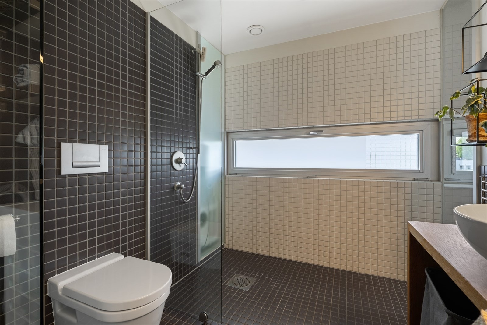 Det er vannbåren gulvvarme og downlights i taket. Galleribilde