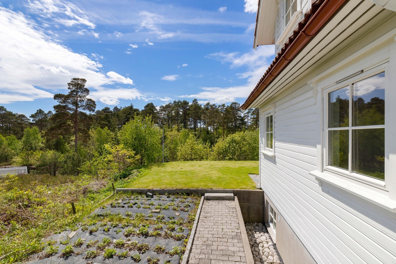 God plass til å anlegge kjøkkenhage, som gir mulighet for egen dyrking og en hyggelig utehverdag. Galleribilde