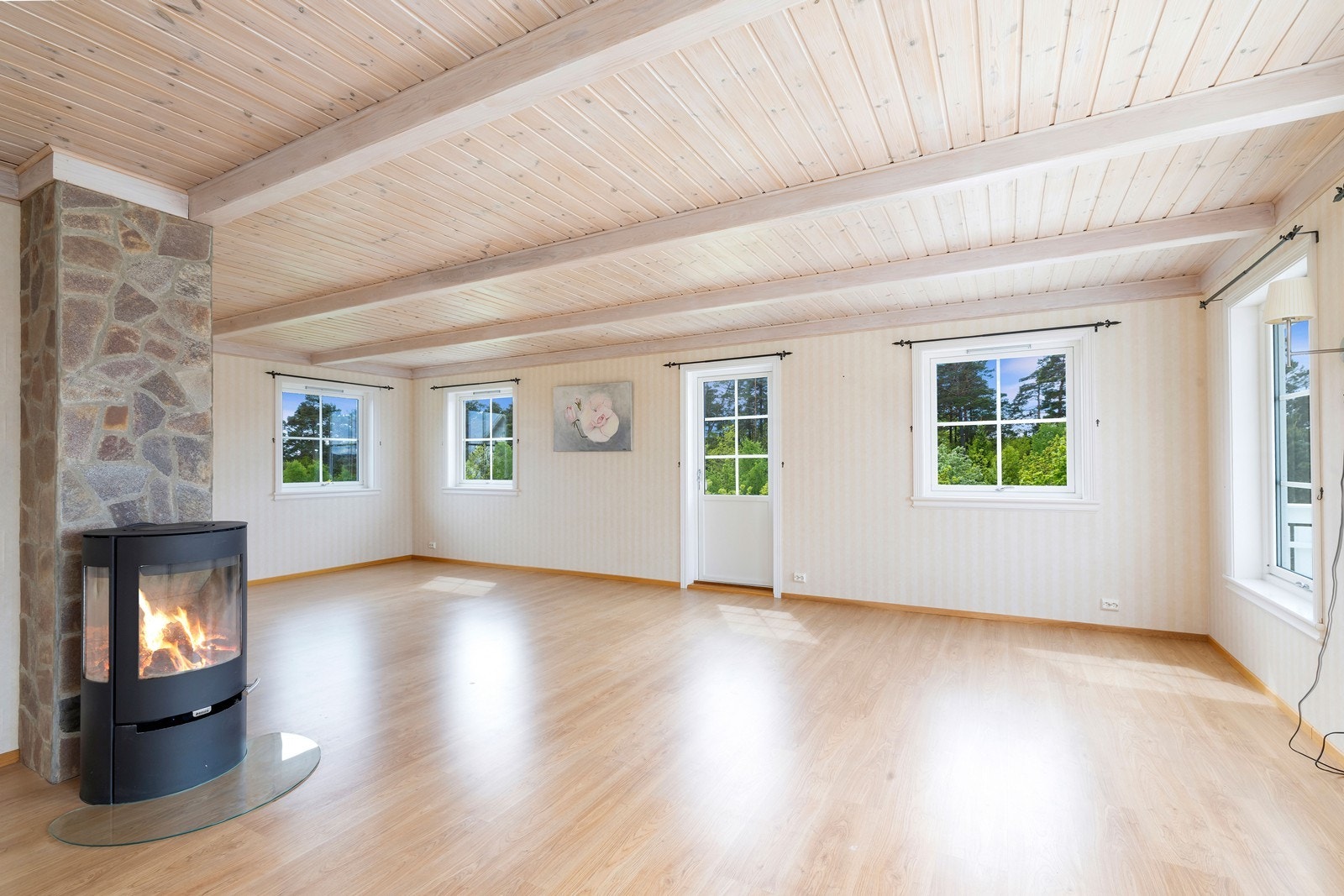 Fra hallen går trapp opp til boligens 2. etasje. Galleribilde