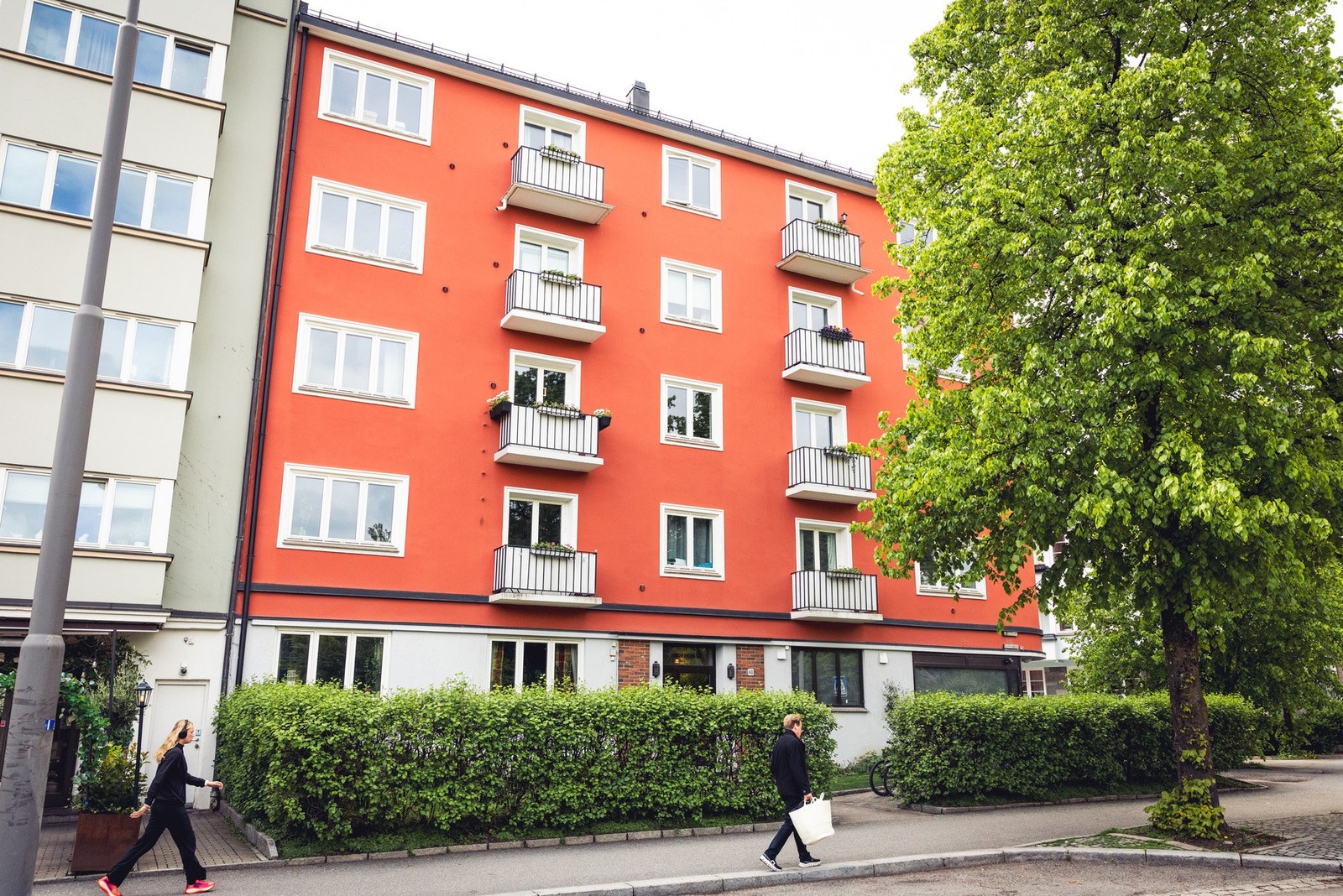Det funkisinspirerte hjørnebygget ble tegnet av arkitekt Ingvald Suphammer, og avslutter kvartalet på en utmerket måte Galleribilde