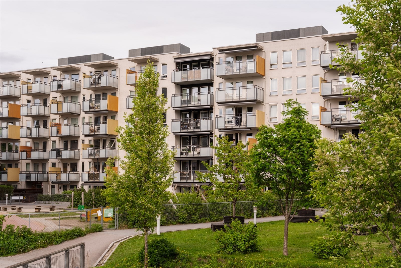 Uteområdene er tilpasset både store og små beboere - her vil alle trives! Galleribilde