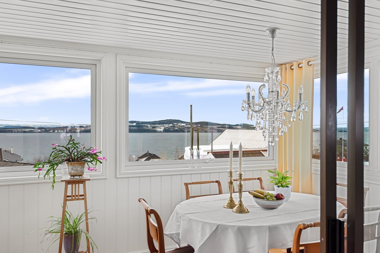 Utsikt mot Mjøsa Galleribilde