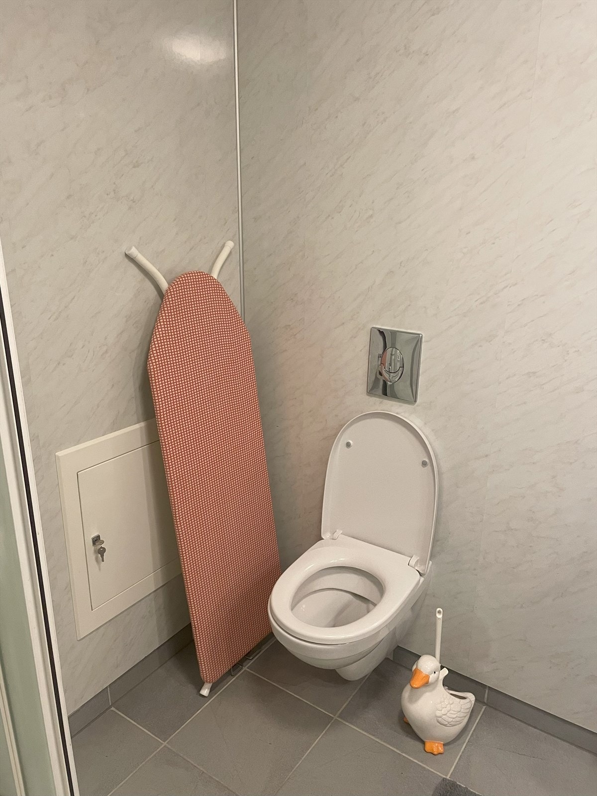 Toalett sokkeletasje Galleribilde