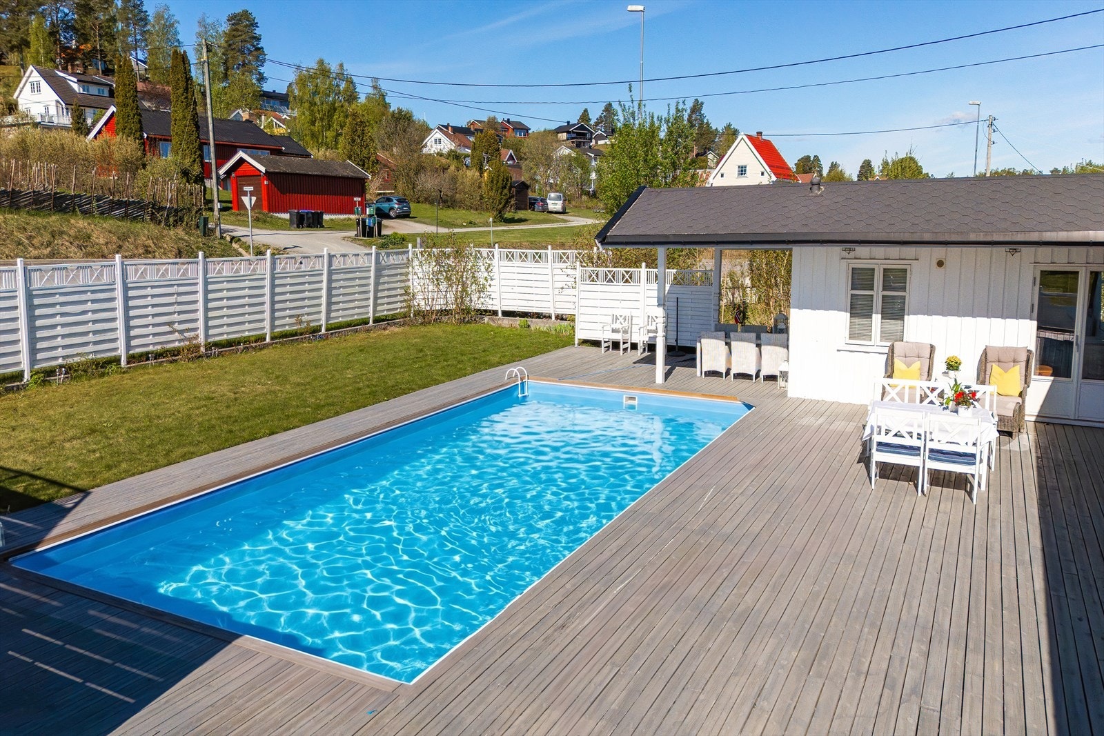 Her har man god plass til sosiale sammenkomster og grilling Galleribilde