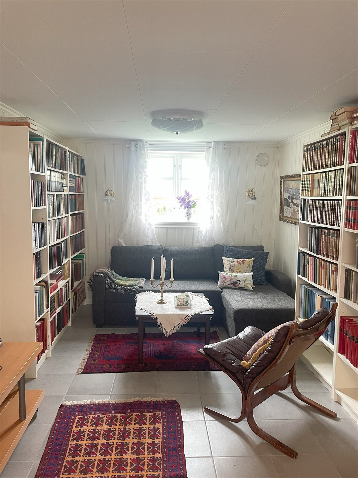 Stue sokkeletasje Galleribilde