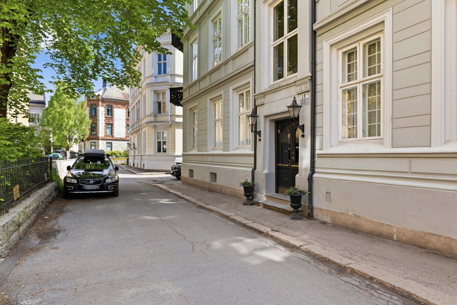 Inngangsparti. Galleribilde