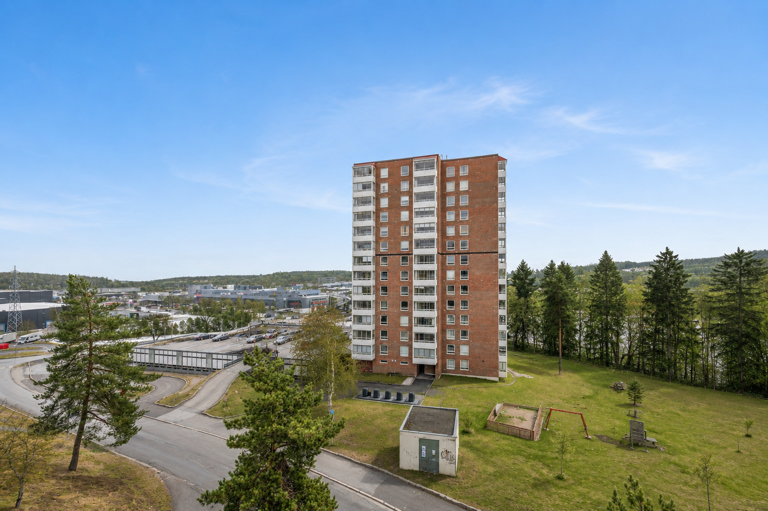 Balkongen er usjenert, har fin utsikt og gode solforhold. Galleribilde
